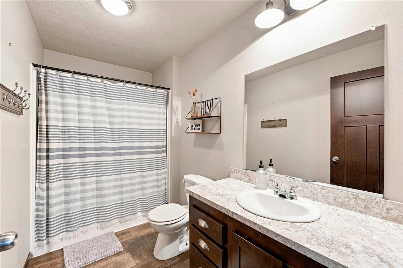 6048 Territorial Road Property Photo 15