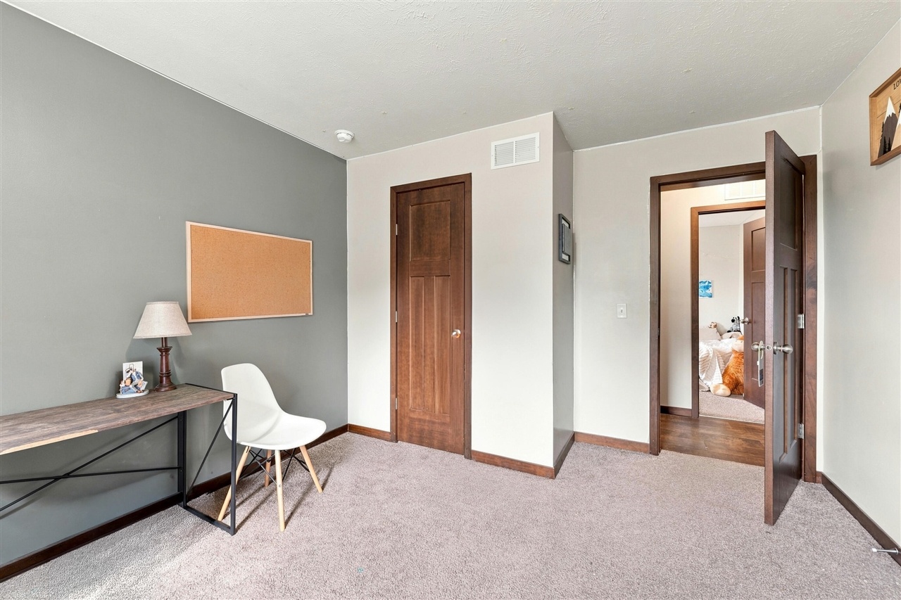 6048 Territorial Road Property Photo 19