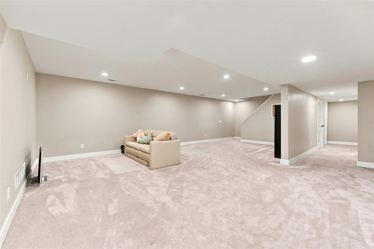 6048 Territorial Road Property Photo 23