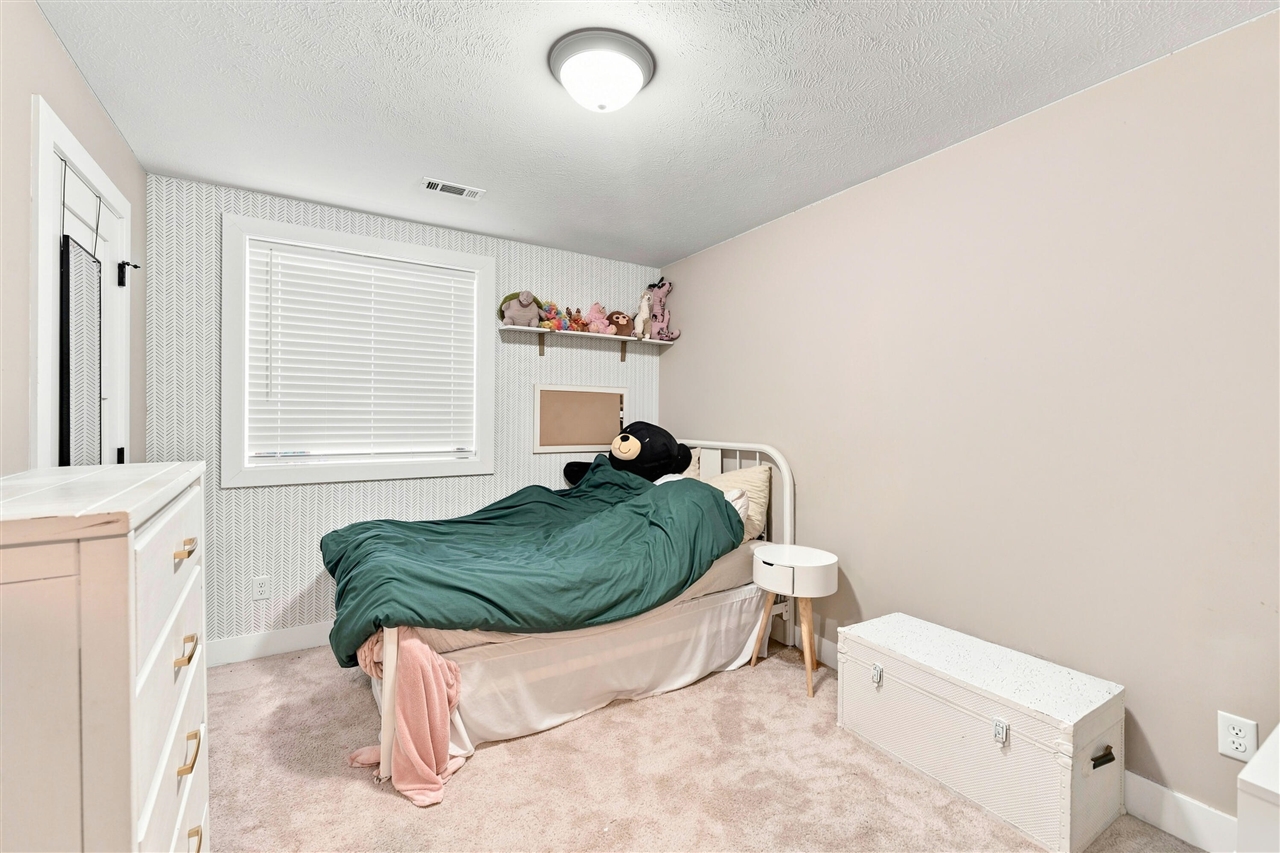 6048 Territorial Road Property Photo 26