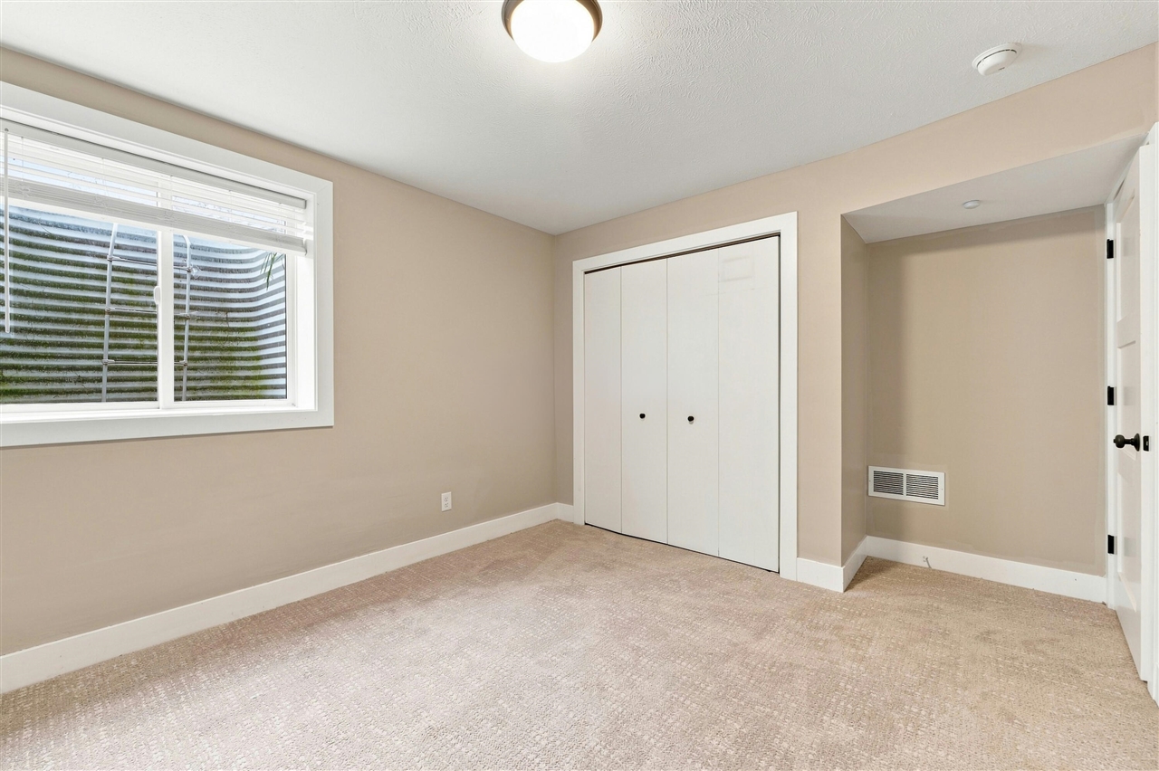 6048 Territorial Road Property Photo 28