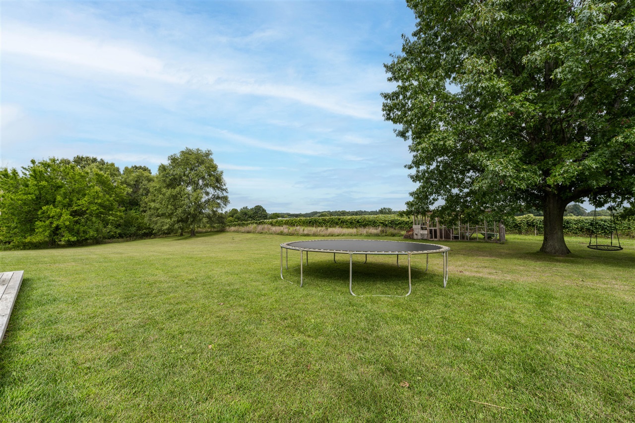 6048 Territorial Road Property Photo 33