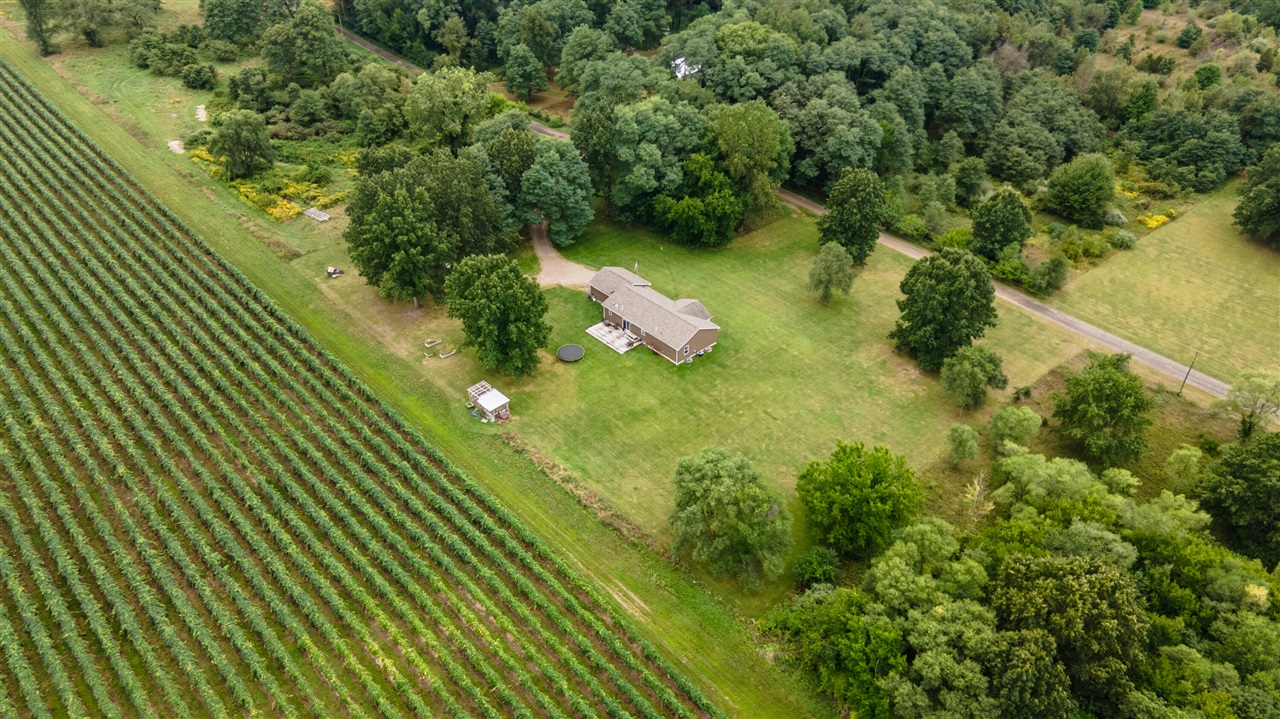 6048 Territorial Road Property Photo 35