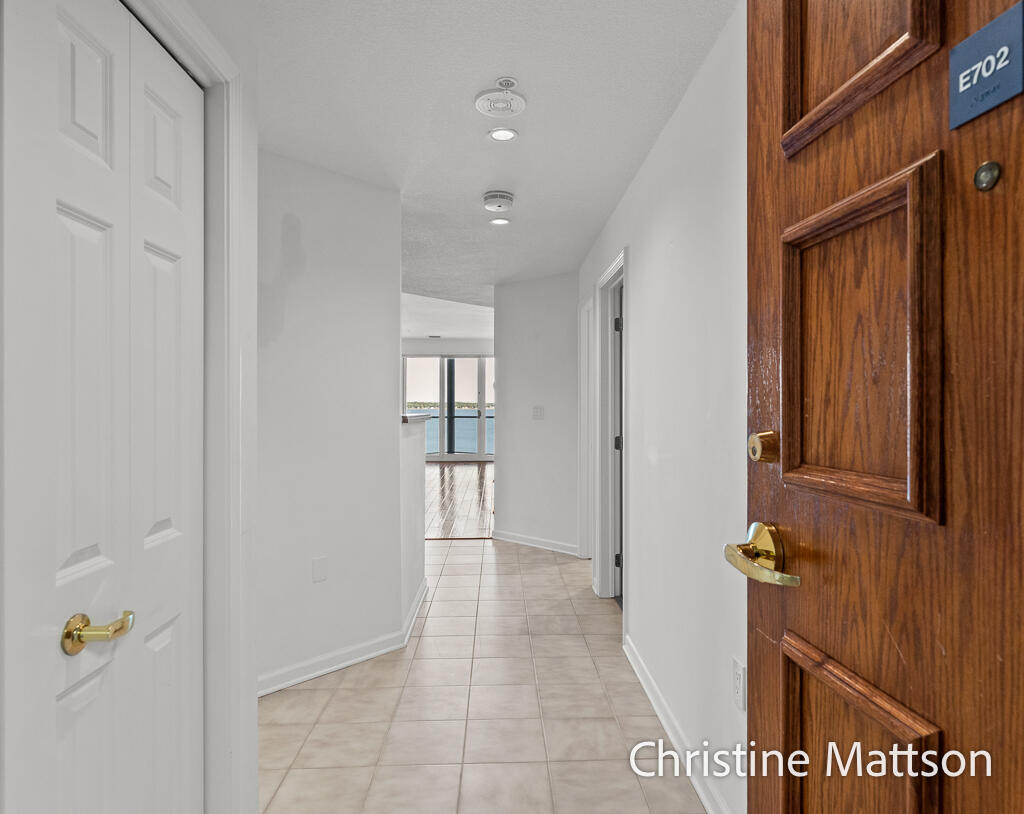 2964 Lakeshore Drive Property Photo 7
