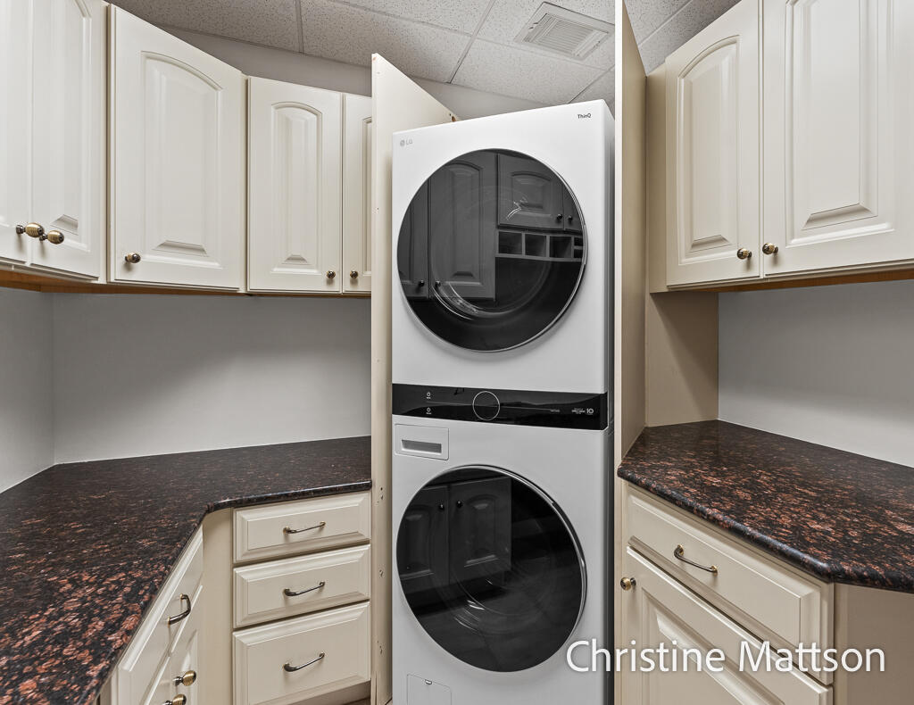2964 Lakeshore Drive Property Photo 9