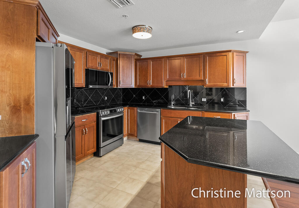 2964 Lakeshore Drive Property Photo 15