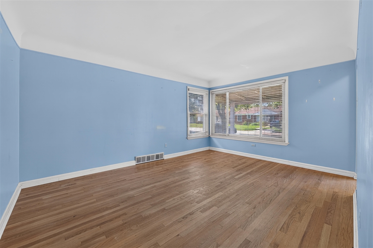9961 Niver Avenue Property Photo 5