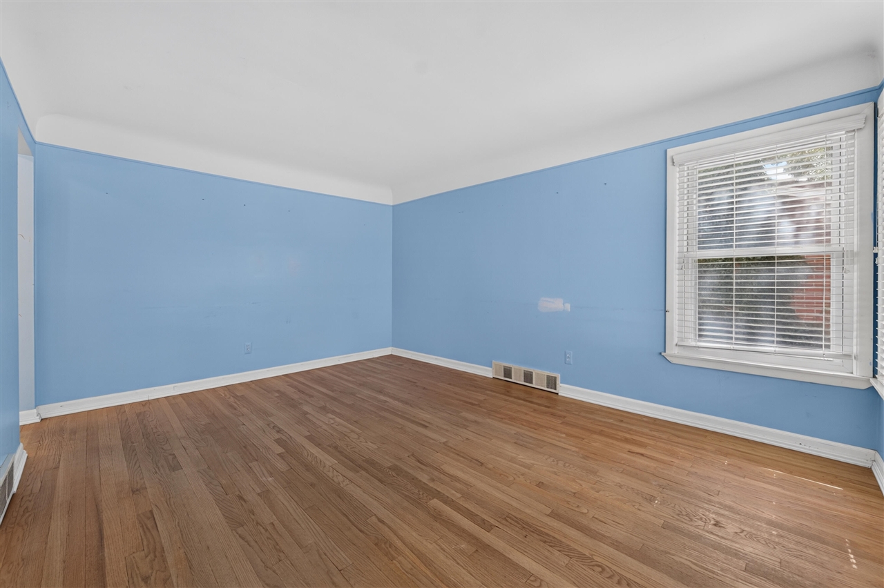 9961 Niver Avenue Property Photo 7