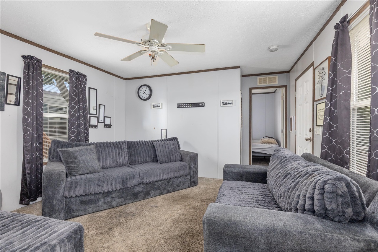 195 S Green Meadow Street Property Photo 7