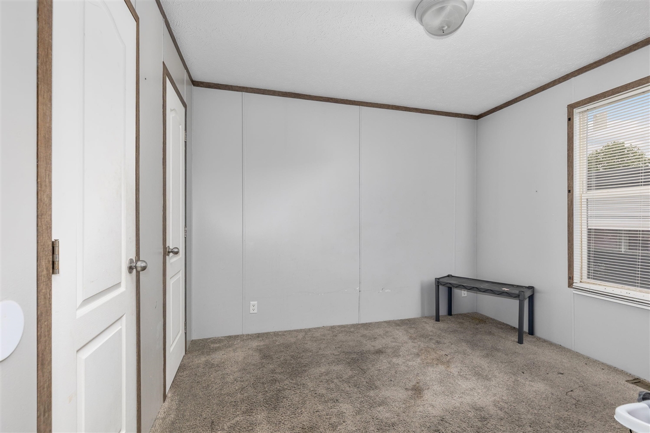195 S Green Meadow Street Property Photo 16