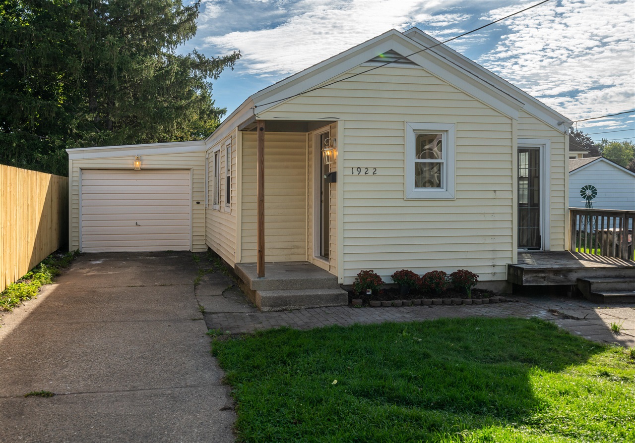 1922 Delwood Avenue Property Photo 1