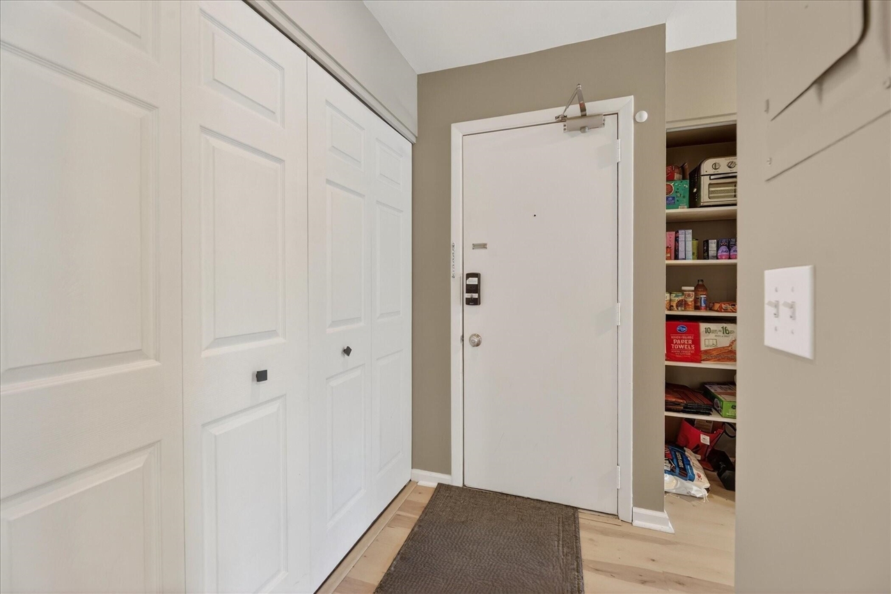 2140 Pauline Boulevard Property Photo 5