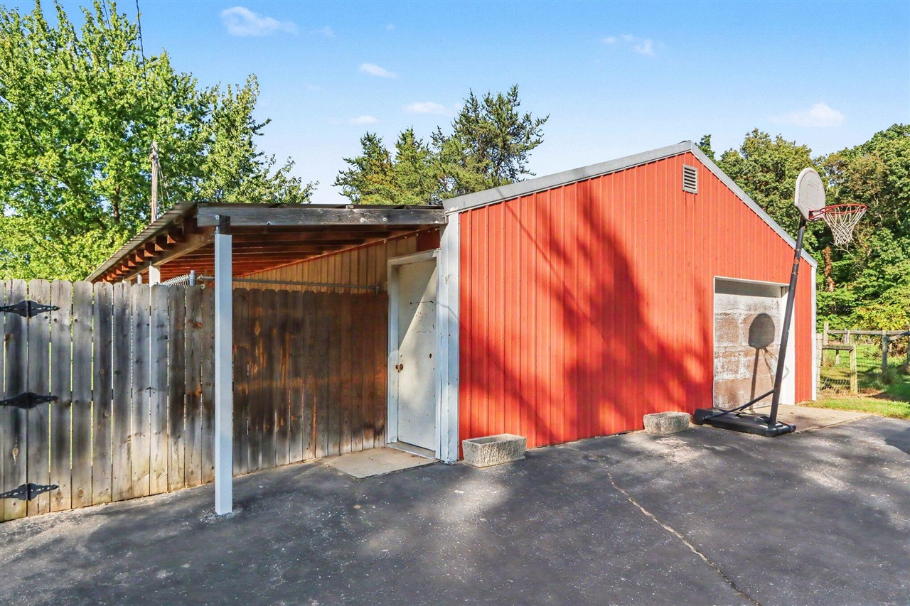 10560 W S Avenue Property Photo 23