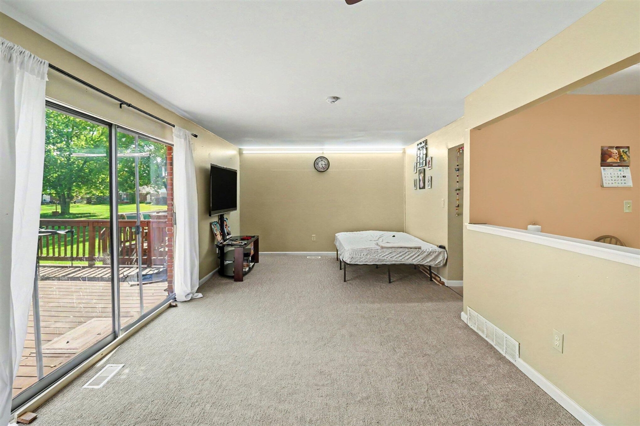 2041 W Franklin Drive Property Photo 2
