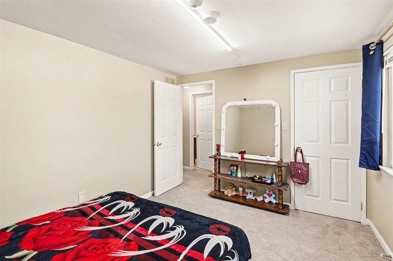 2041 W Franklin Drive Property Photo 9