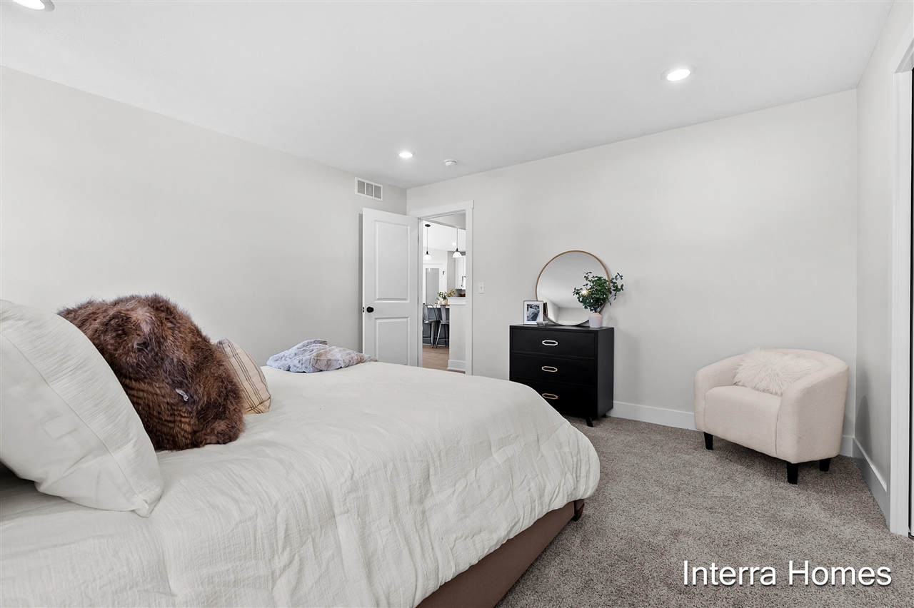 329 Round Hill Road Property Photo 18