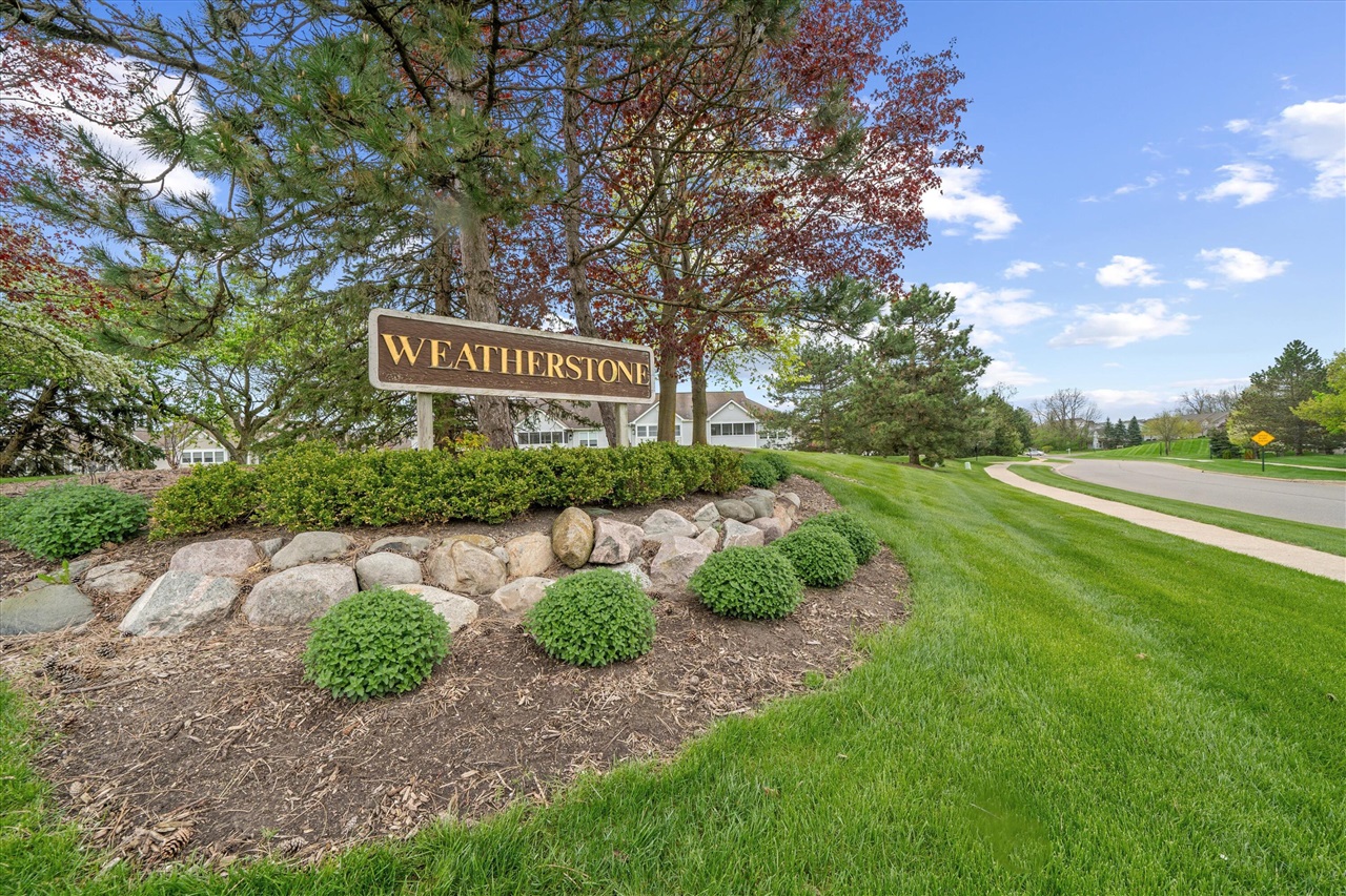 1755 Weatherstone Drive Property Photo 3