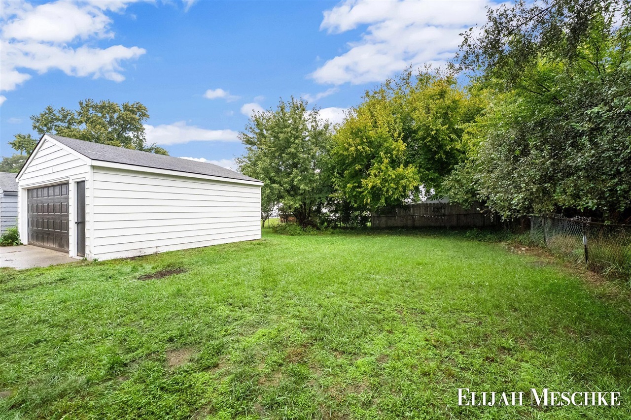 829 Ariebill Street Property Photo 31