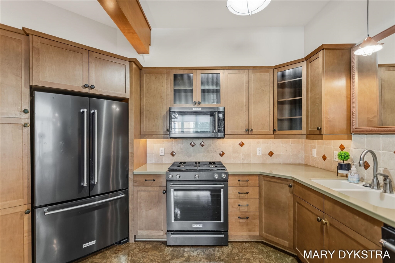 29 E 6th Street Property Photo 2