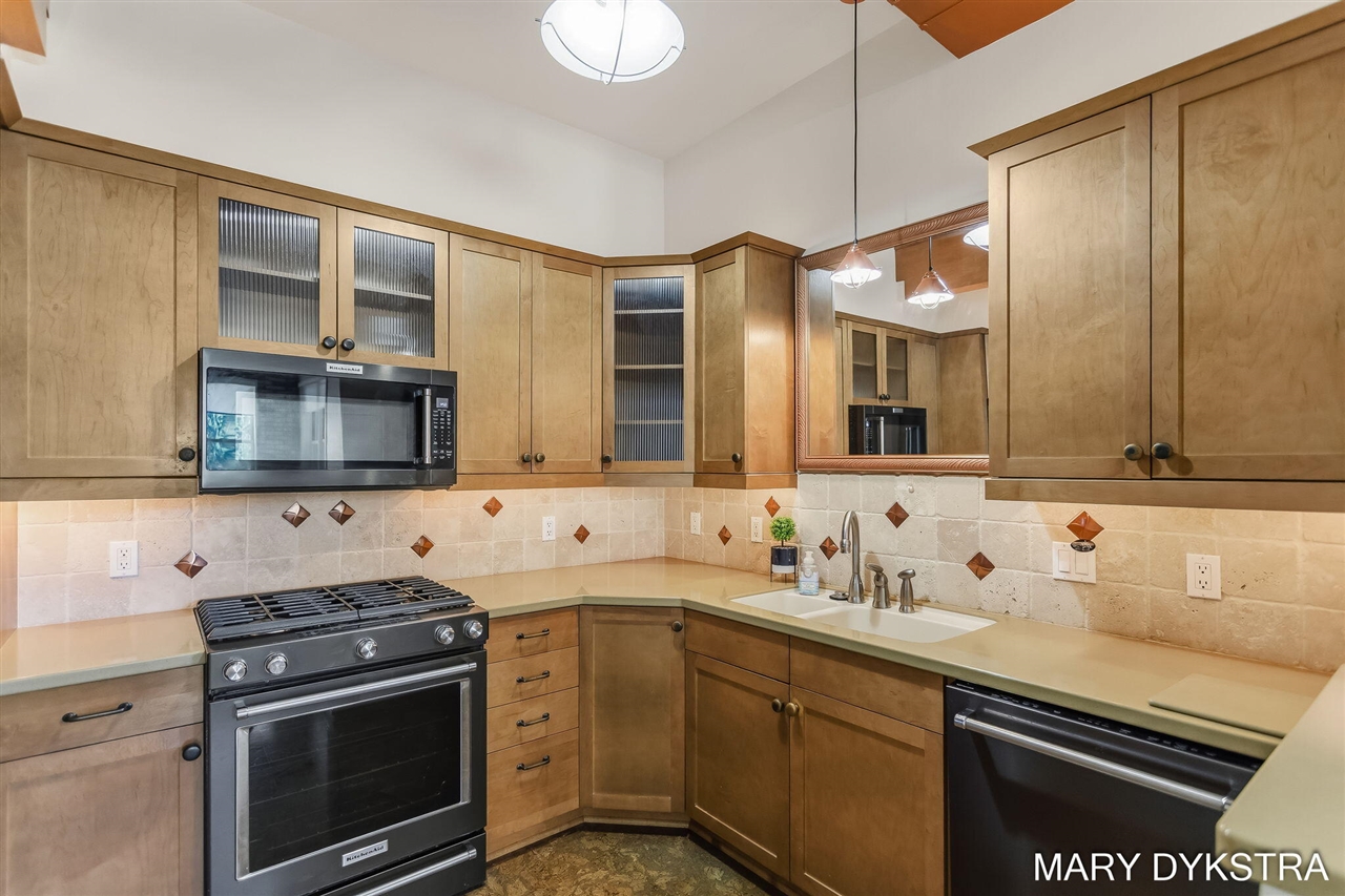 29 E 6th Street Property Photo 3