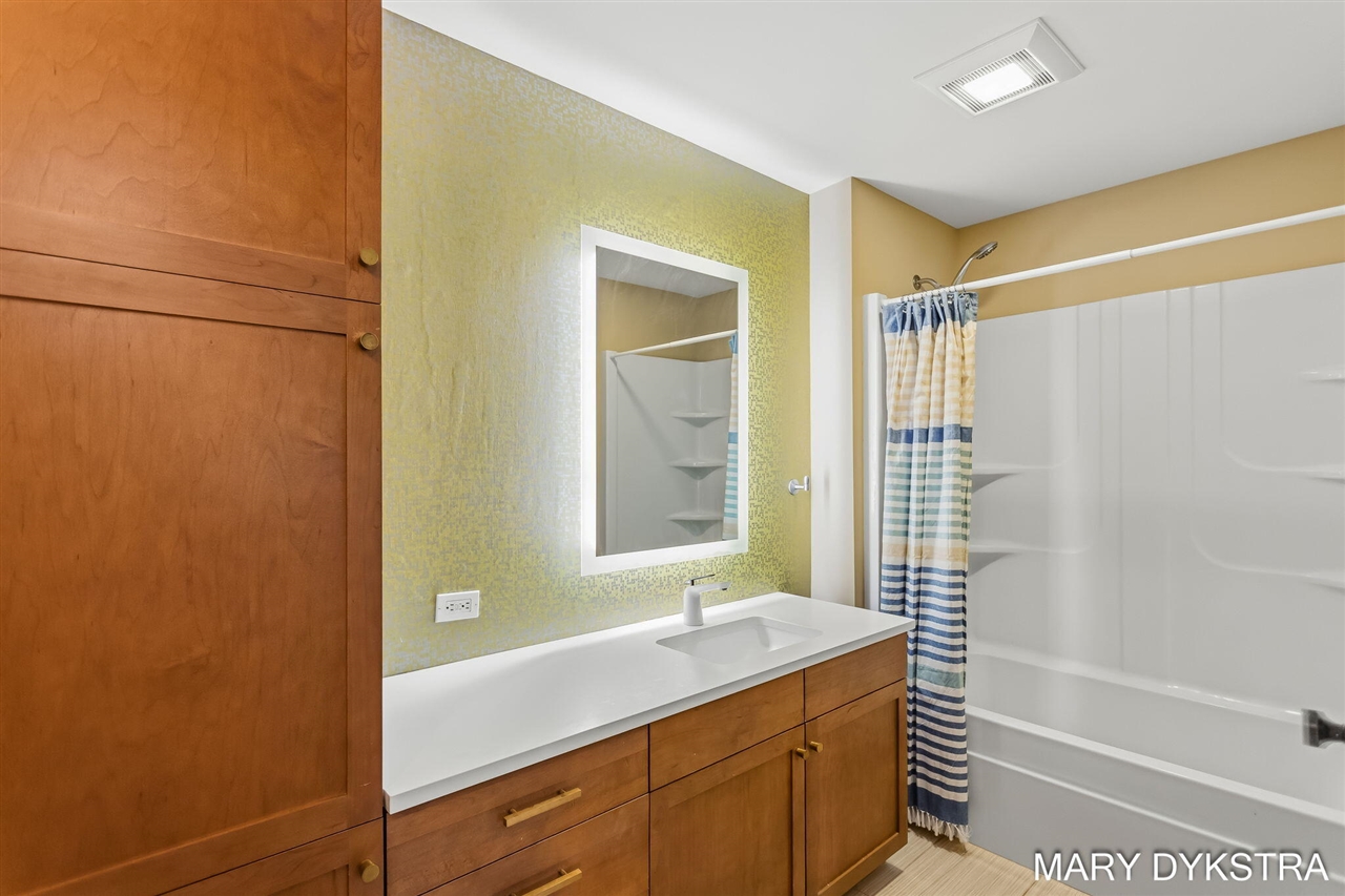 29 E 6th Street Property Photo 6
