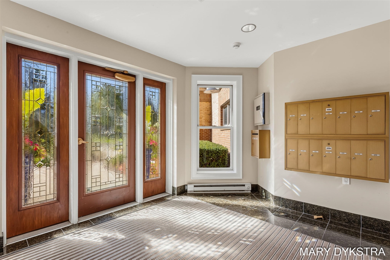 29 E 6th Street Property Photo 18