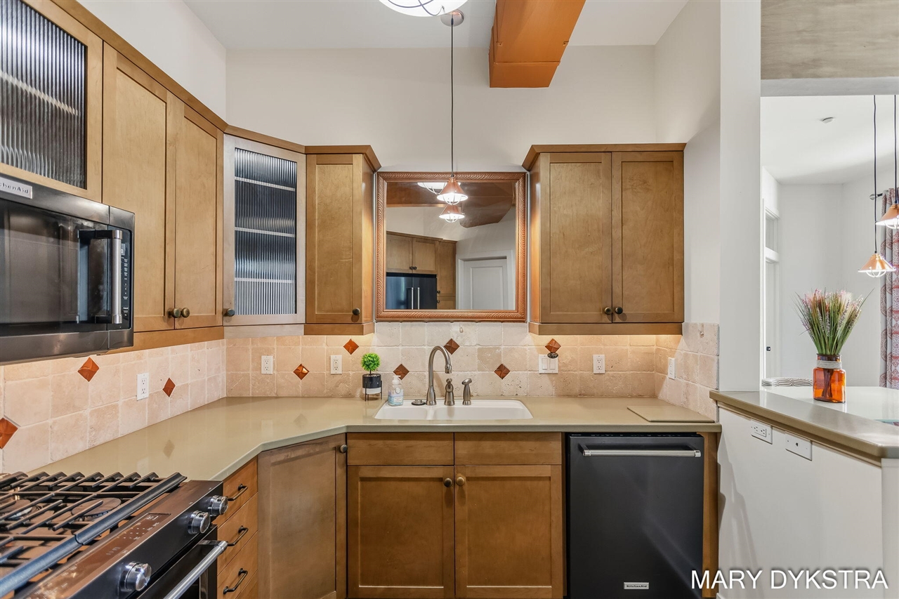 29 E 6th Street Property Photo 33