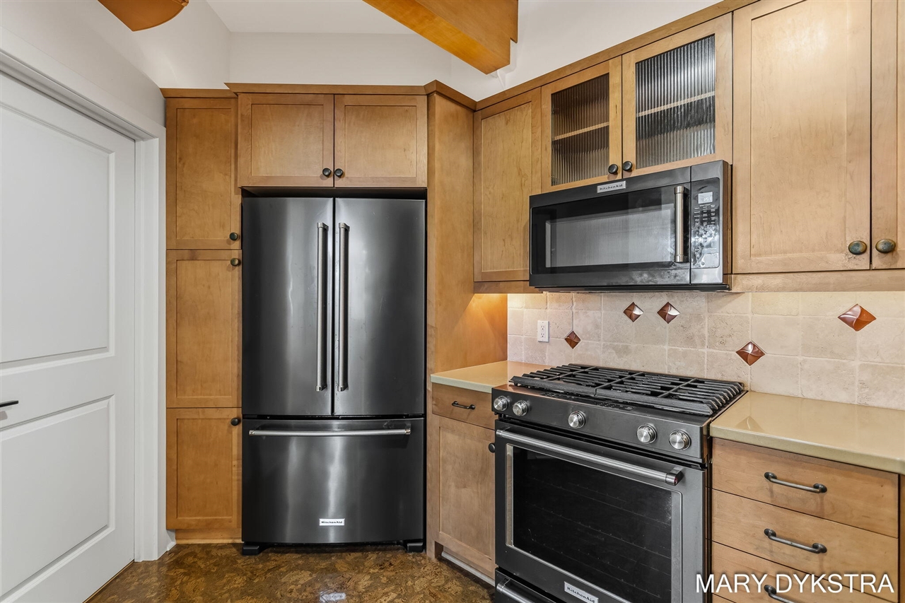 29 E 6th Street Property Photo 35