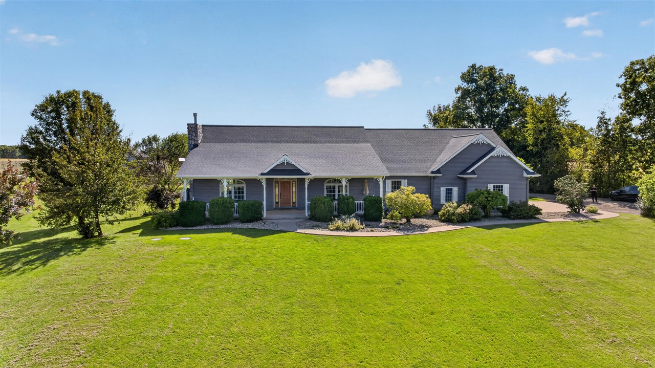 17485 Raymond Road Property Photo 1
