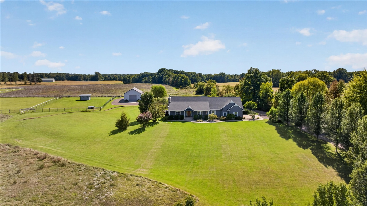 17485 Raymond Road Property Photo 3