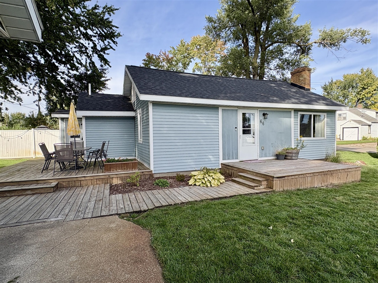 66 Lakeview Avenue Property Photo 2