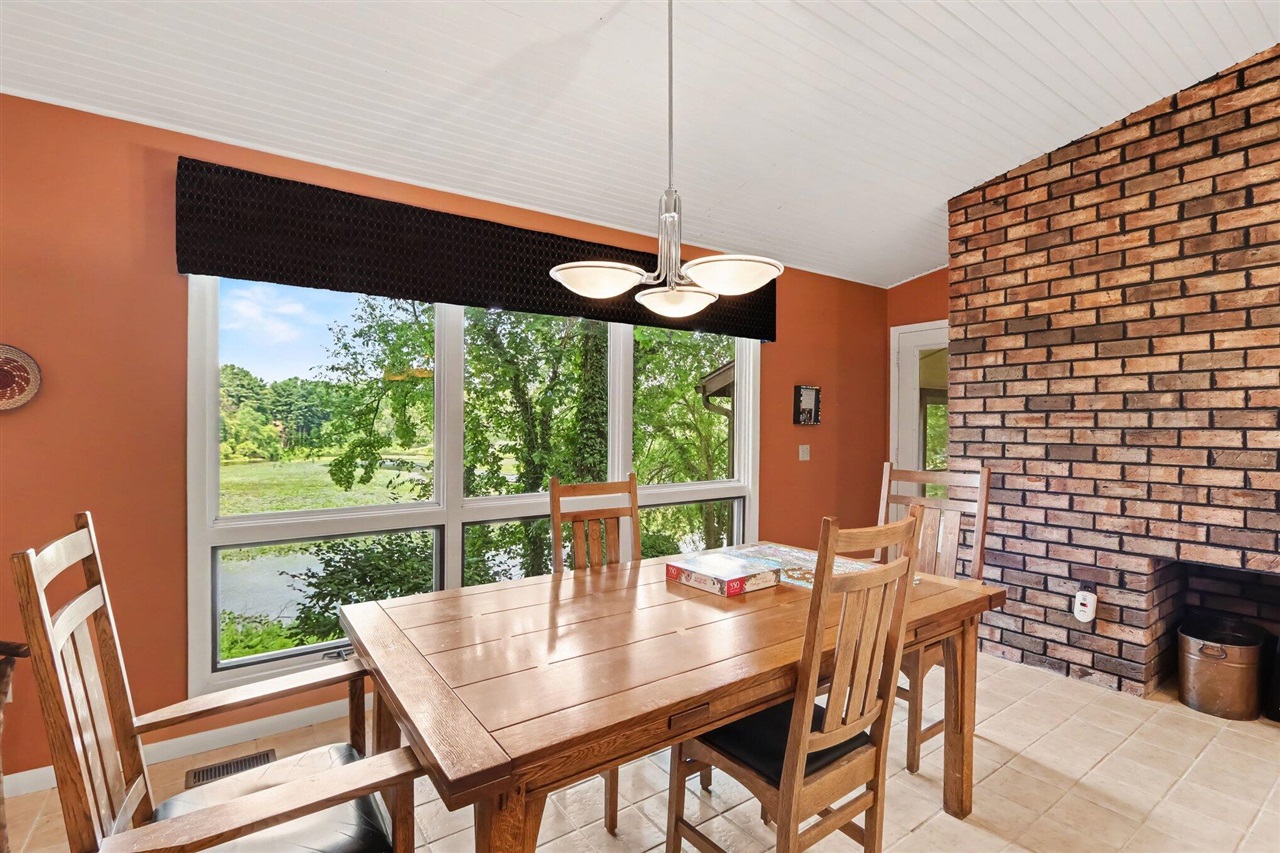 9808 Oak Forest Circle Property Photo 3