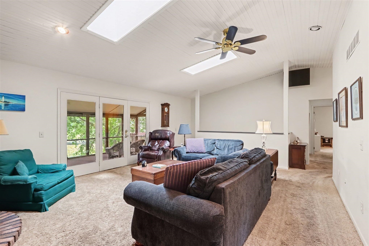 9808 Oak Forest Circle Property Photo 14
