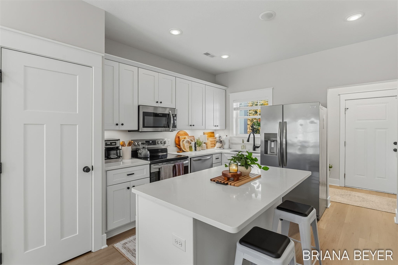 865 Winchester Street Property Photo 16