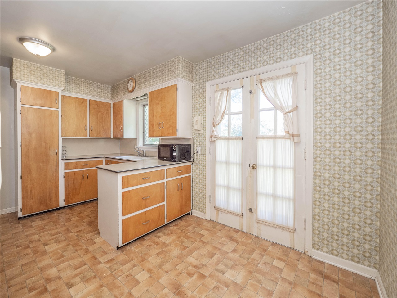 403 E Glenguile Avenue Property Photo 4