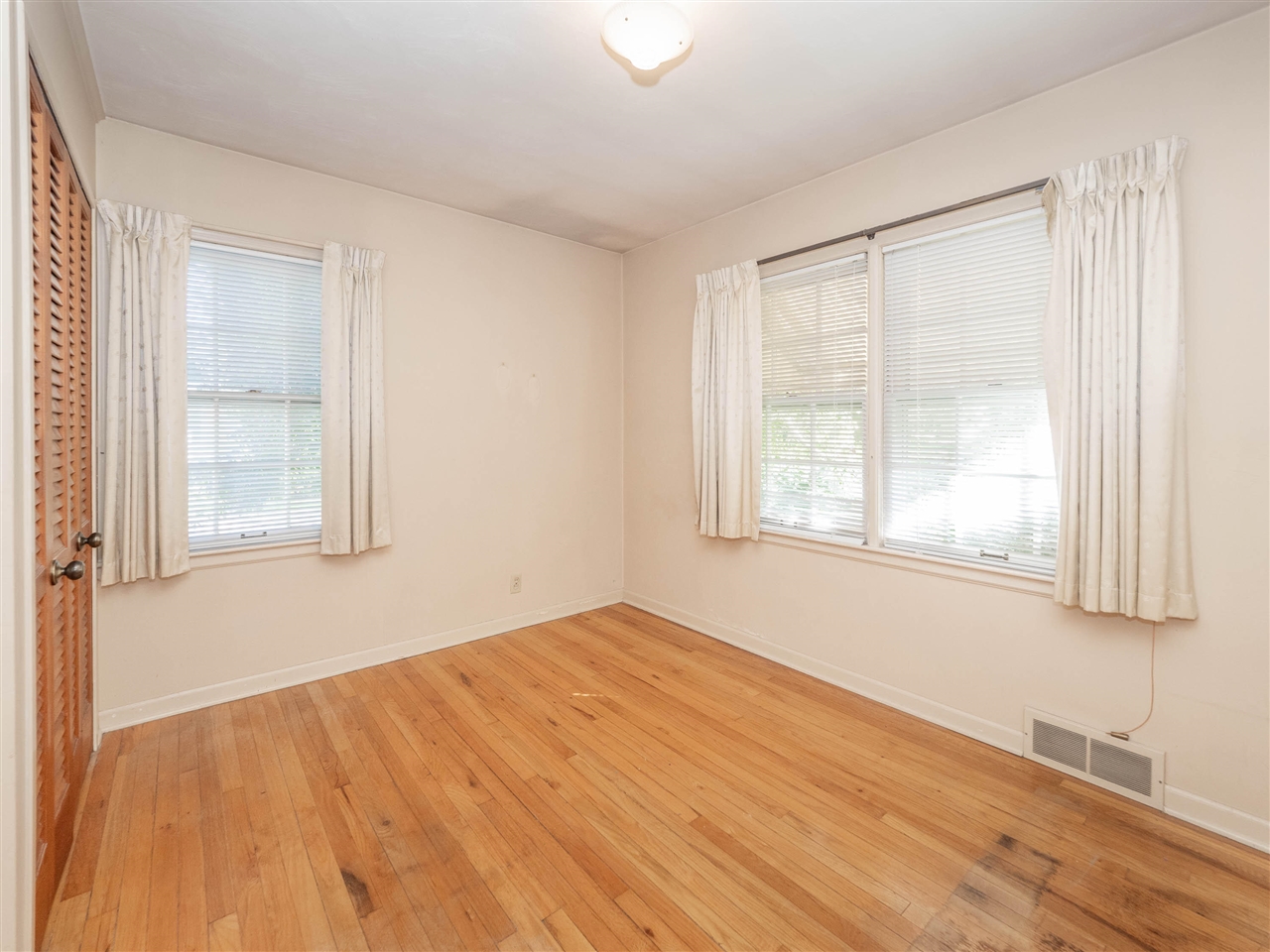 403 E Glenguile Avenue Property Photo 6