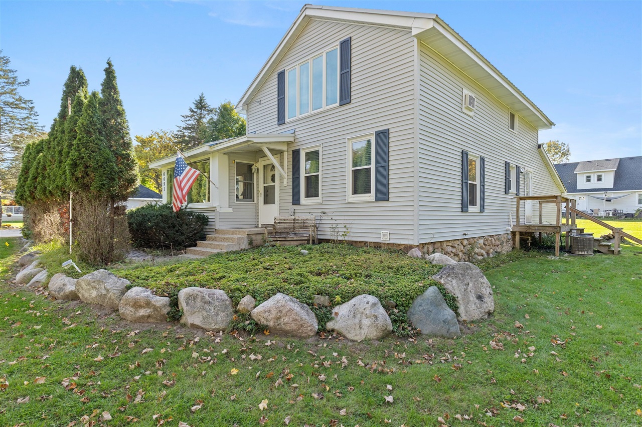 6691 Thornapple River Drive Property Photo 1