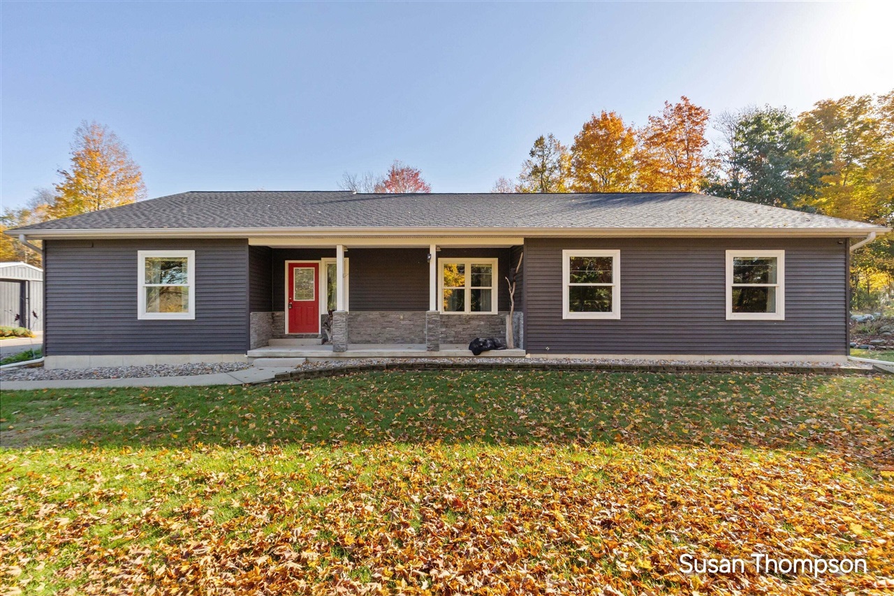 9135 S River Road Property Photo 1
