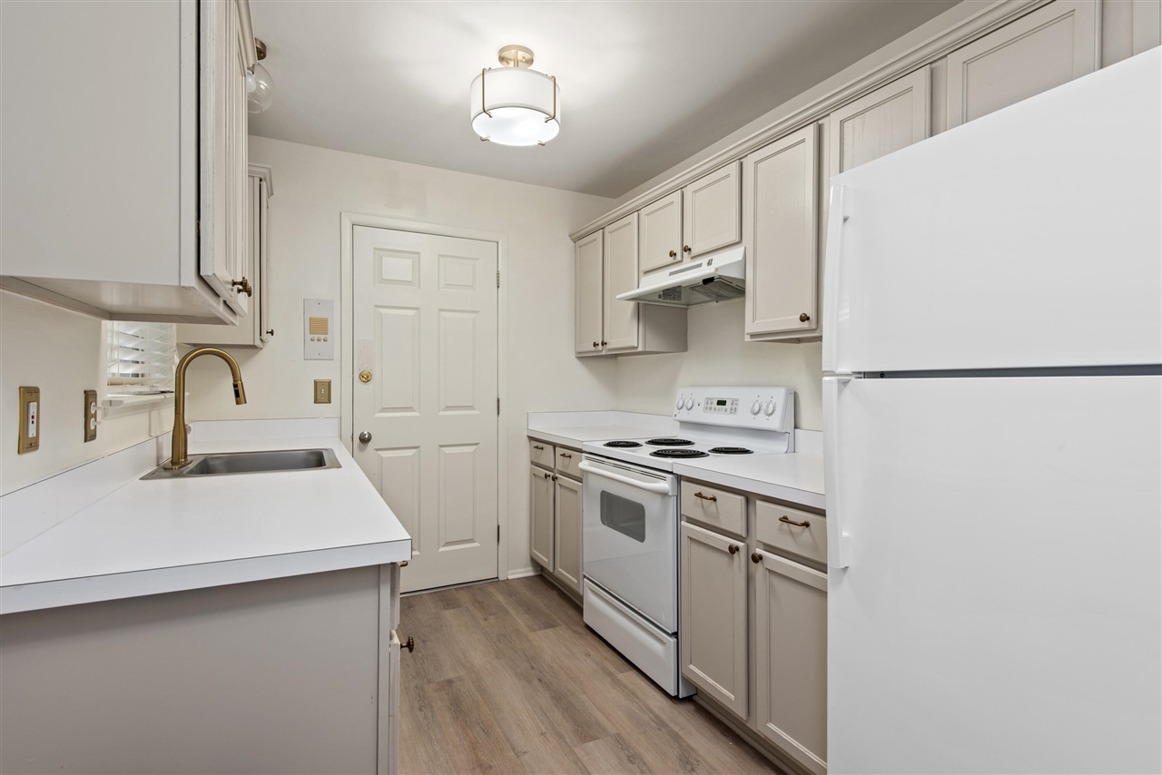 436 Romeo Road Property Photo 4