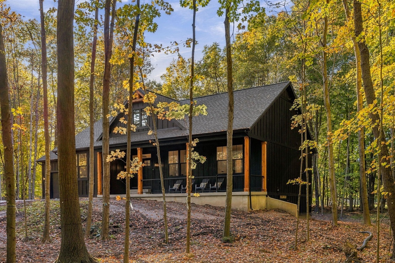 7118 Creekwood Drive Property Photo 1