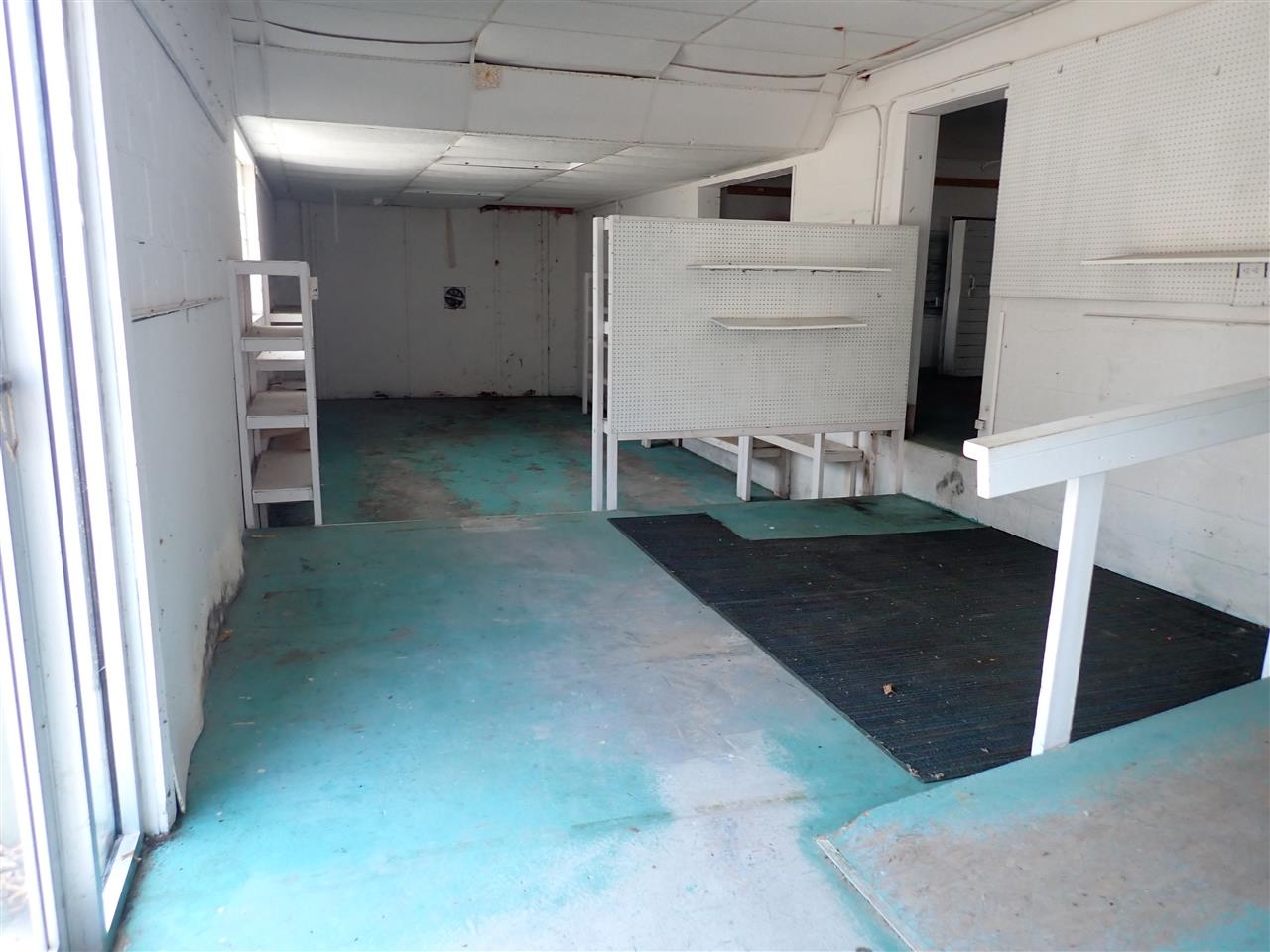 6613 Frankfort Highway Property Photo 4