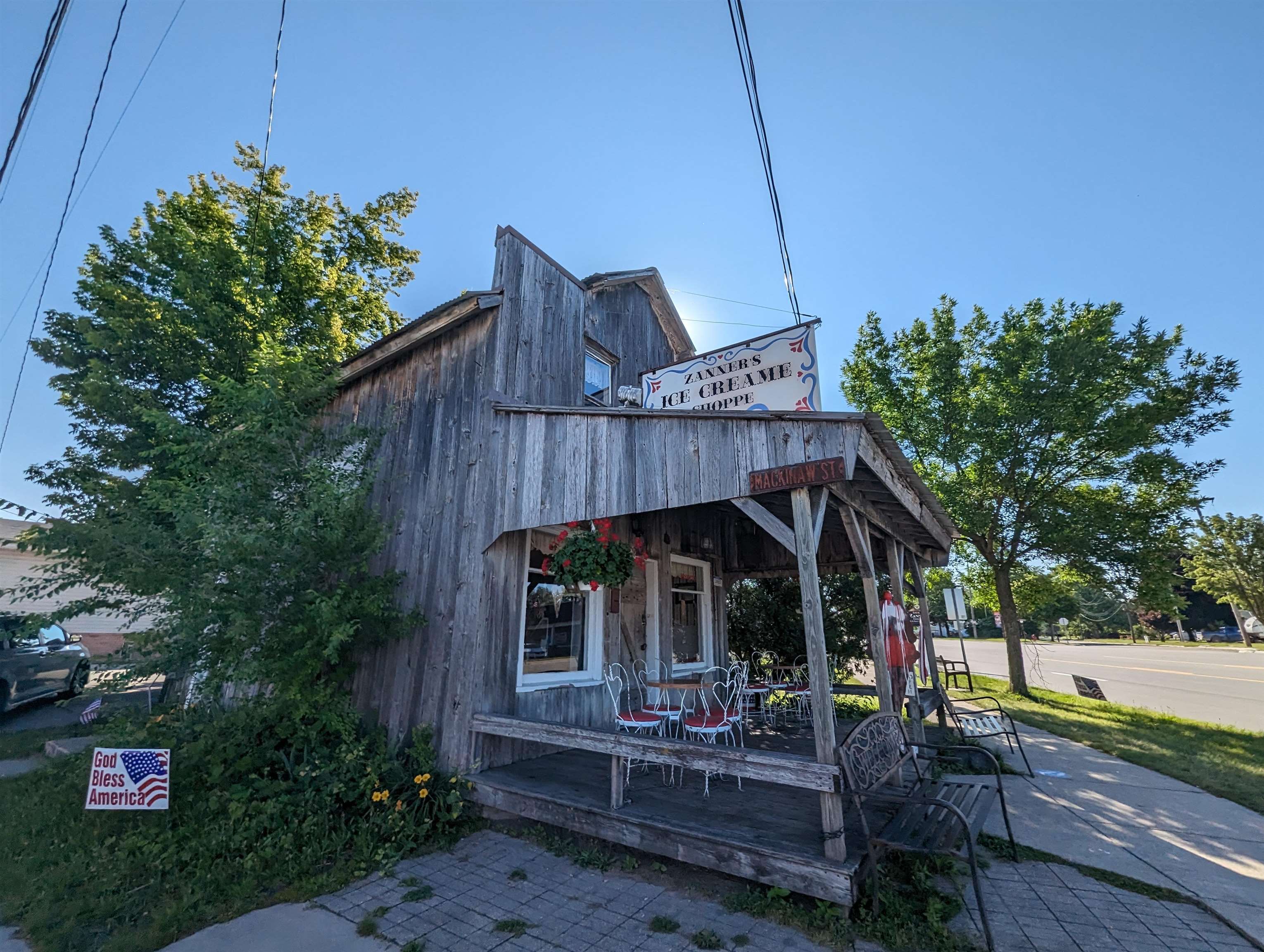 201 E Huron Property Photo 4