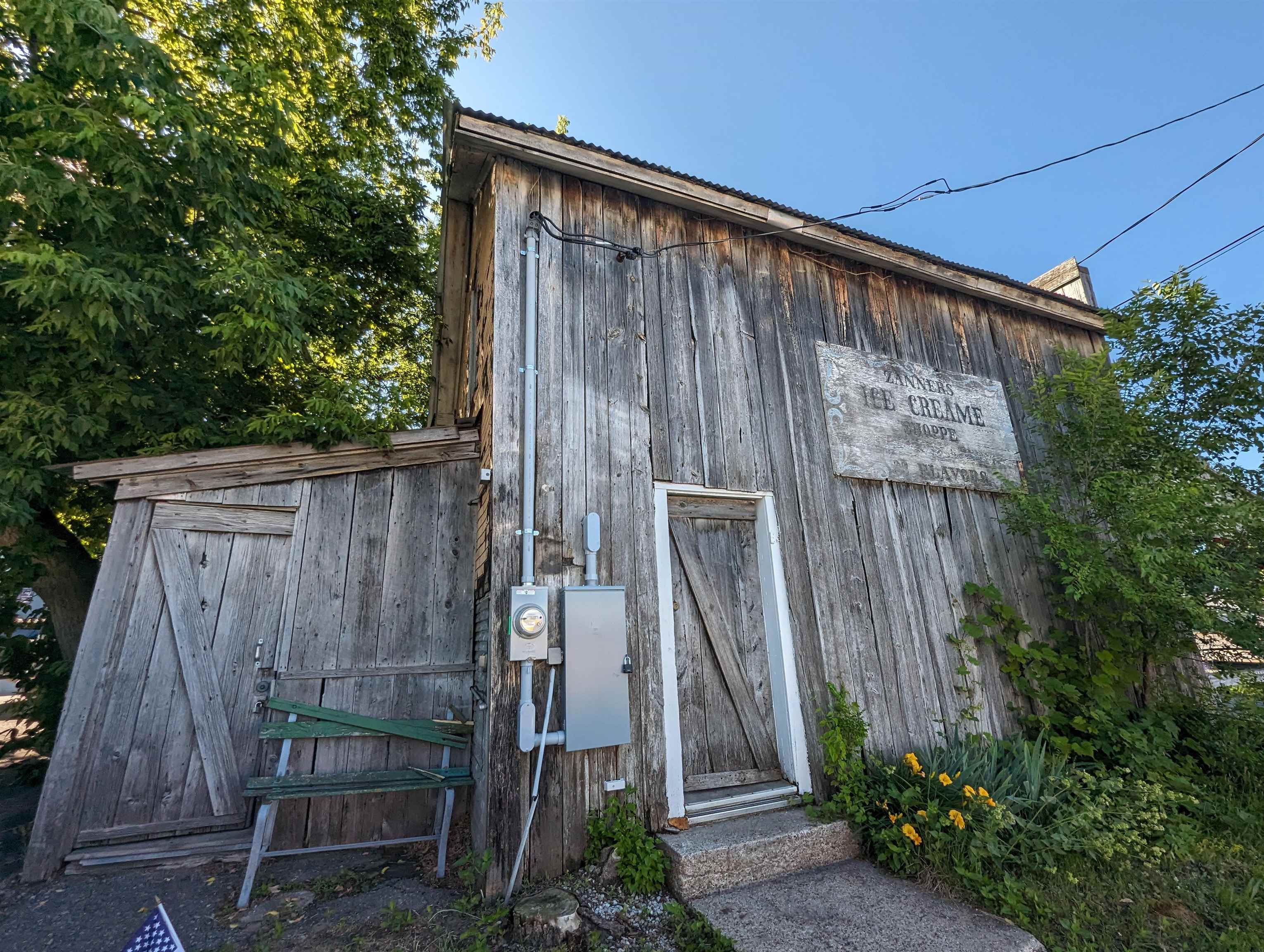 201 E Huron Property Photo 9