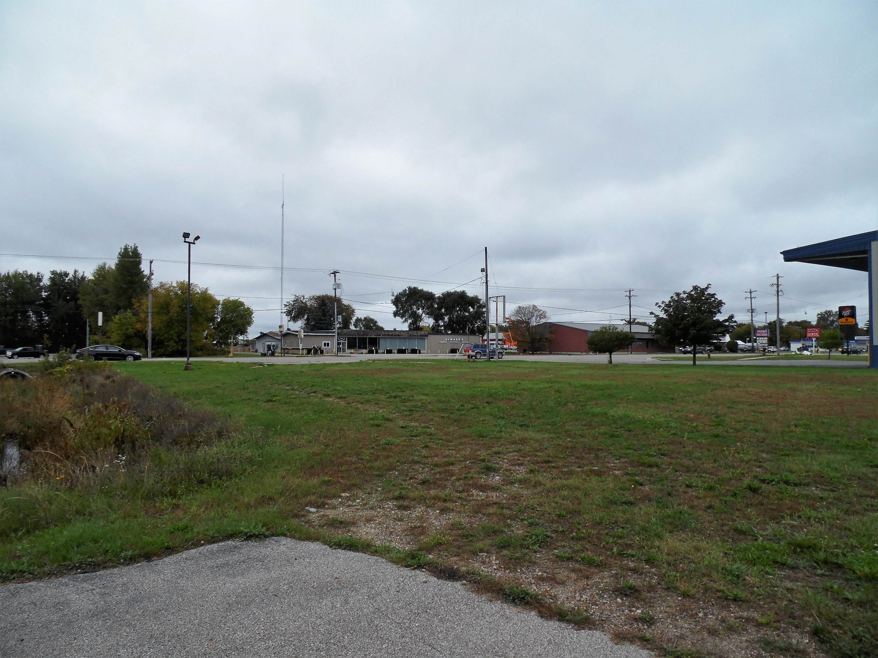 711 E Cedar Property Photo 3