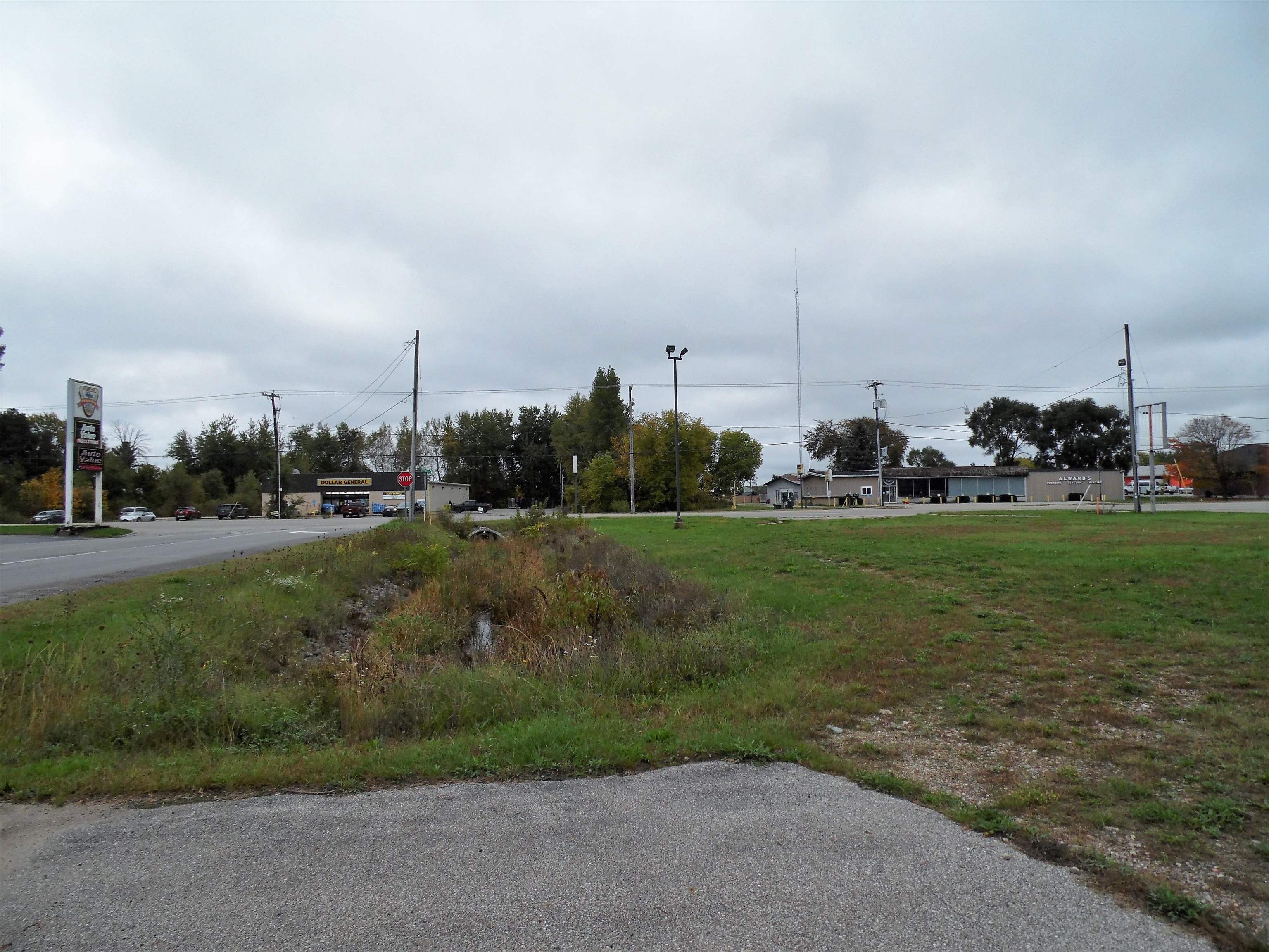 711 E Cedar Property Photo 4