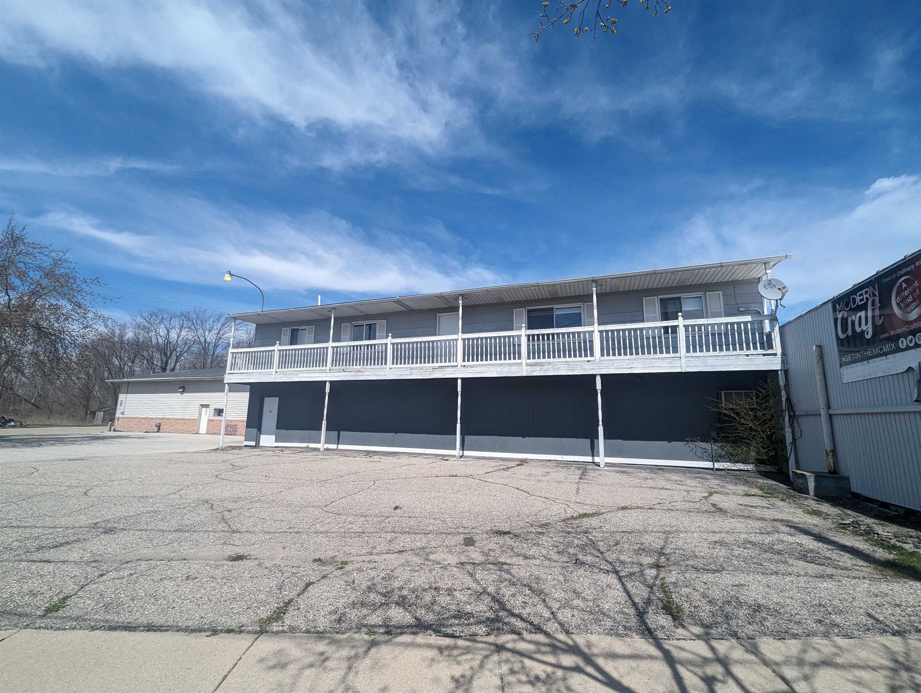 211 E Huron Road Property Photo 8