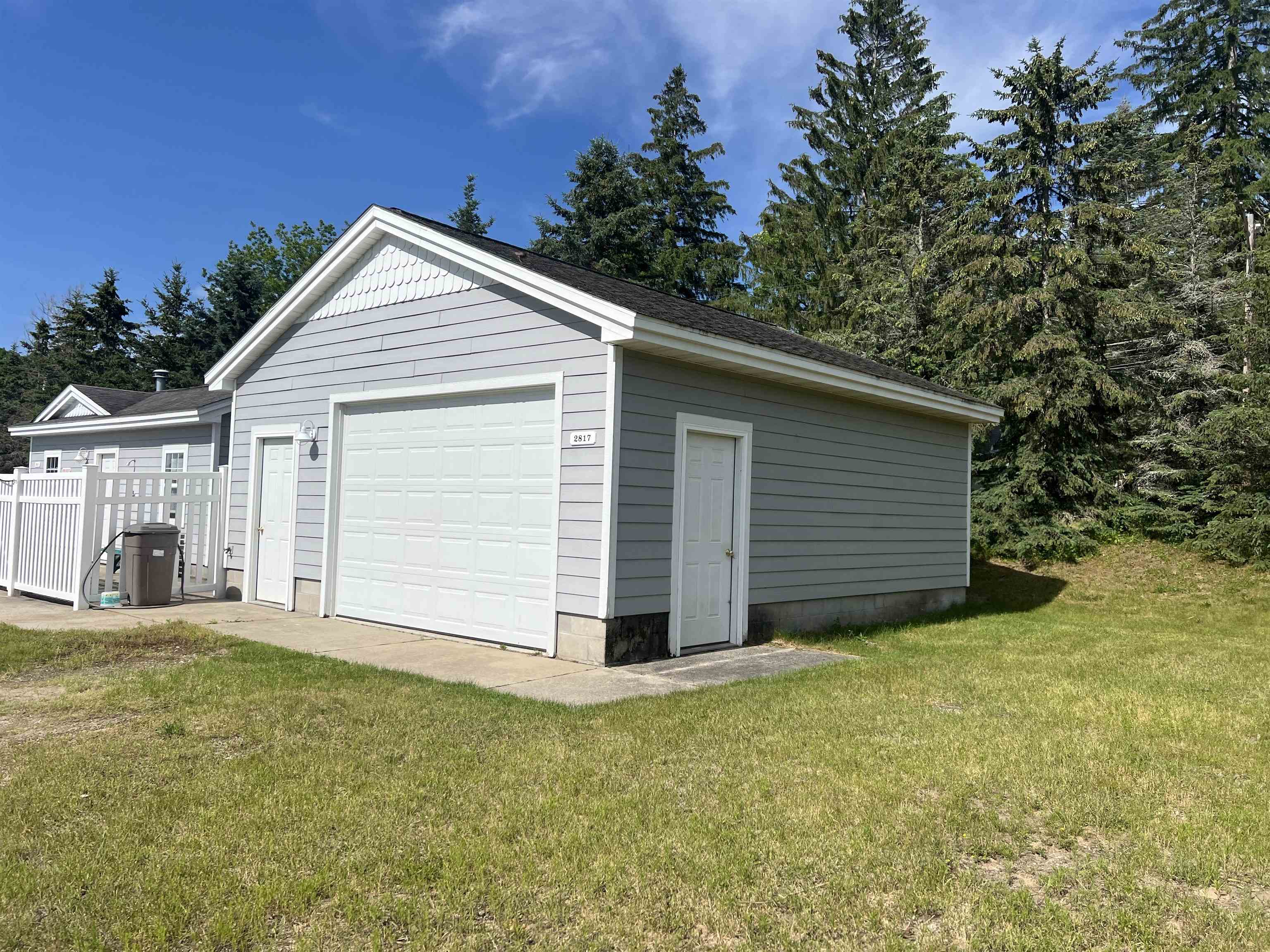 2817 W Shore Drive Property Photo 3