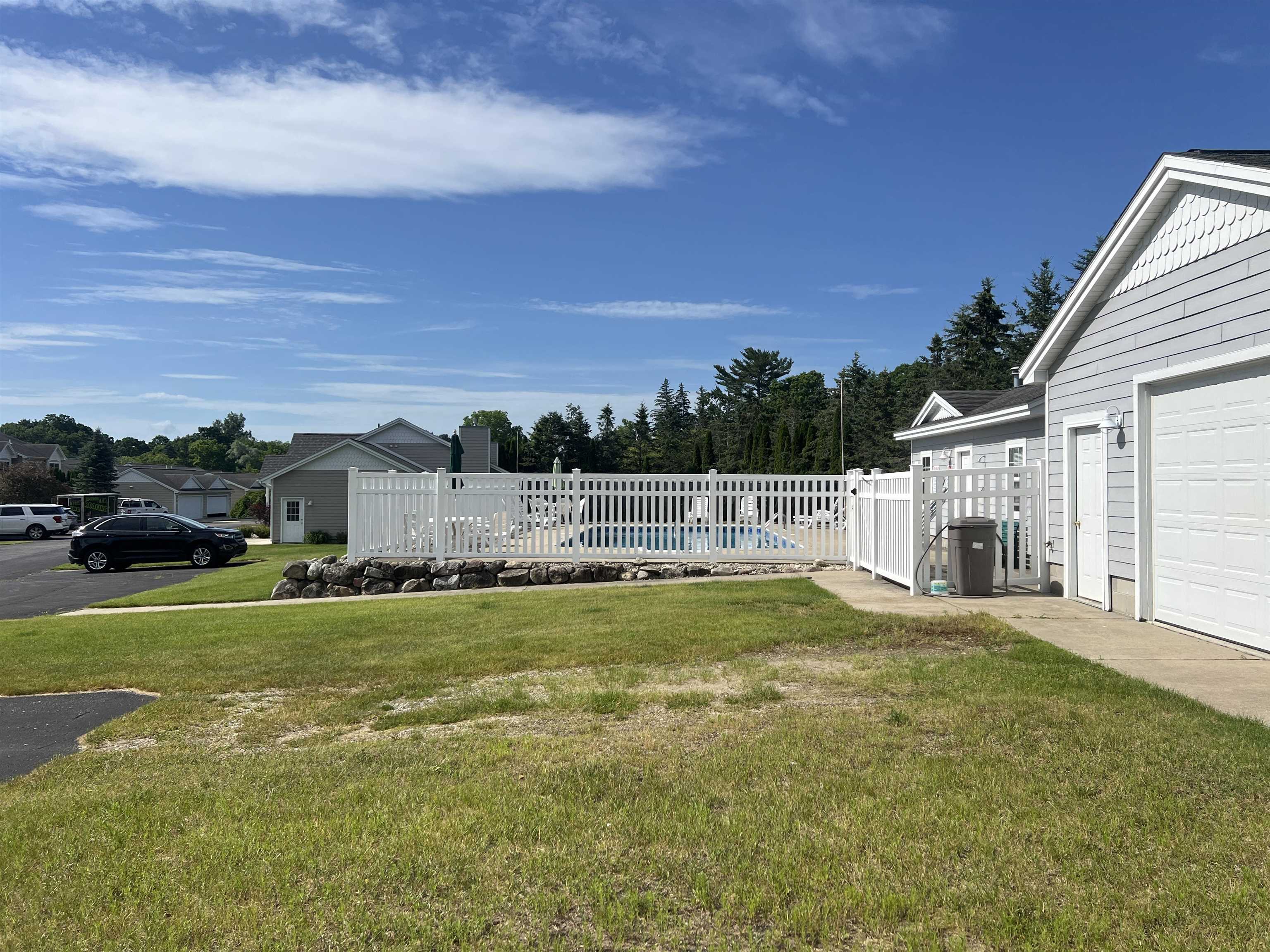 2817 W Shore Drive Property Photo 4