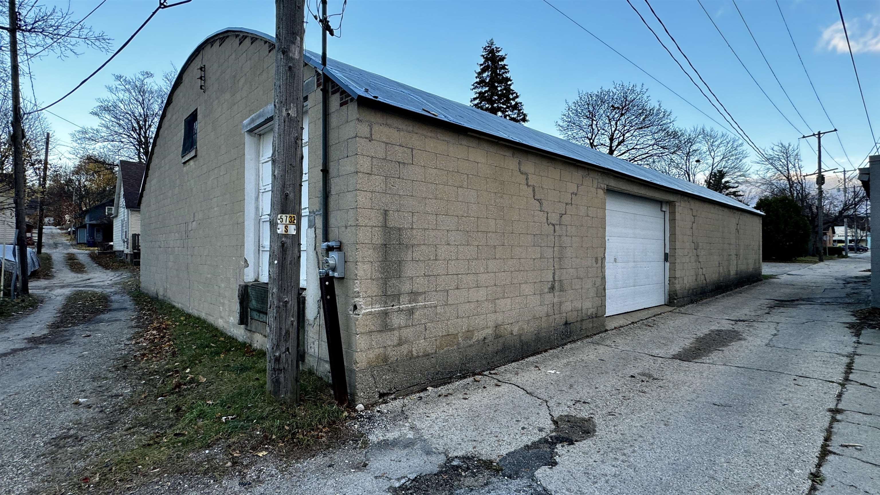 115.5 E Nelson Street Property Photo 3