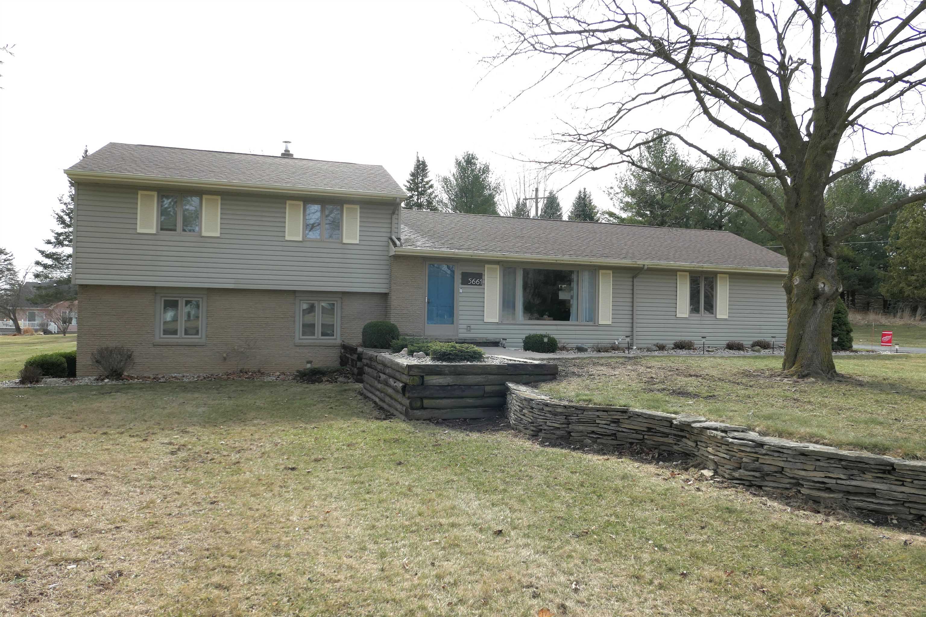 5661 Golfridge Road Property Photo